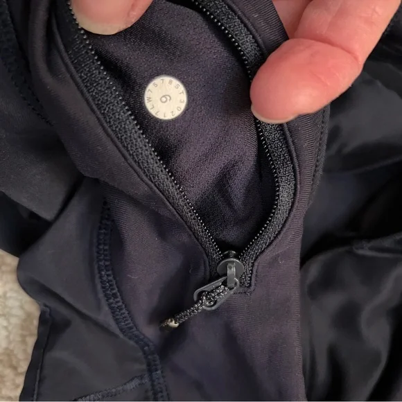 Lululemon speed up low rise shorts bundle size 6 - Picture 4 of 6